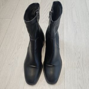 Dolce Vita Sleek Black Ankle Boots